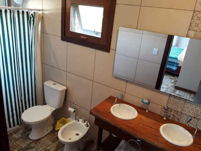 Bathroom 4, Vila Tamu, Imbituba