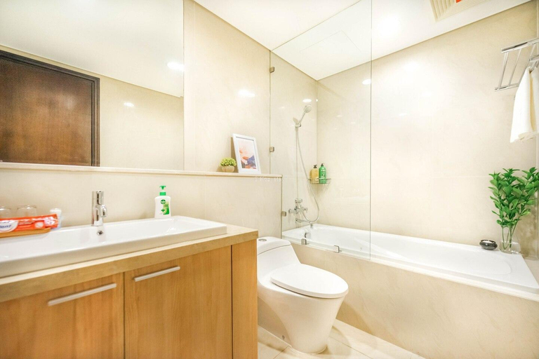 Bathroom 4, London by Kozystay - Setiabudi, South Jakarta