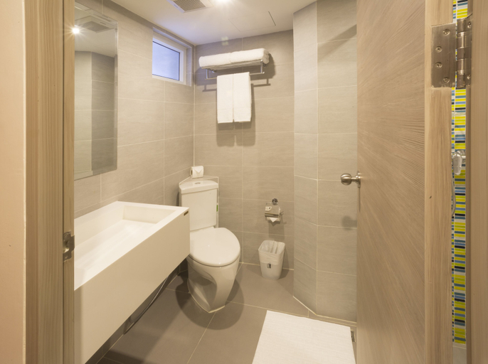 Bathroom 4, Ibis Styles Bangkok Sukhumvit 50, Khlong Toey