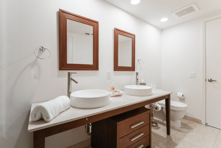 Bathroom 3, Icon Tower 3, Miami-Dade