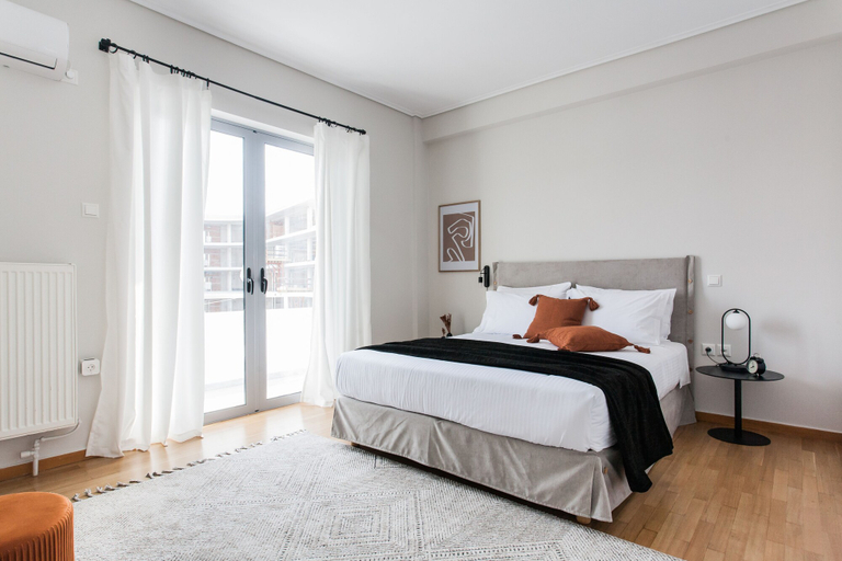 Bedroom 4, Spacious & Airy 1 Bedroom Apartment near HELEXPO, Attica