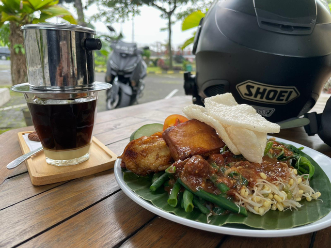 Food & Drinks 4, Student Castle Apartment Dyna HD, Sleman