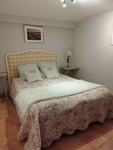 Bedroom 5, Entre vignes et dentelles, Vaucluse