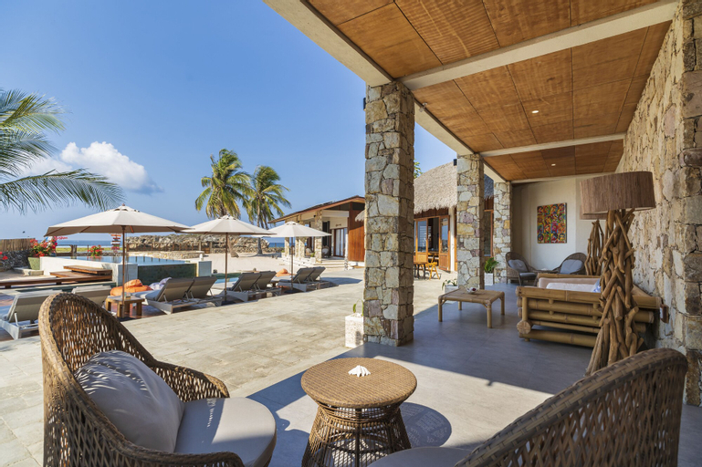 Exterior & Views 3