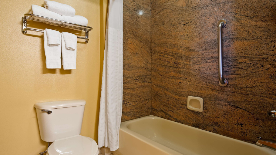 Bathroom 4, SureStay Plus Hotel by Best Western Mesquite, Dallas