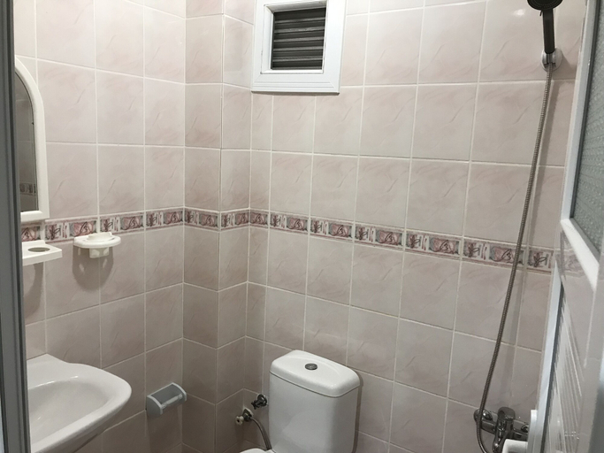 Bathroom 5, Joey Motel, Marmara