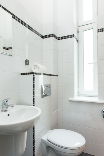 Bathroom 3, Blooms Inn & Apartments, Poznań City