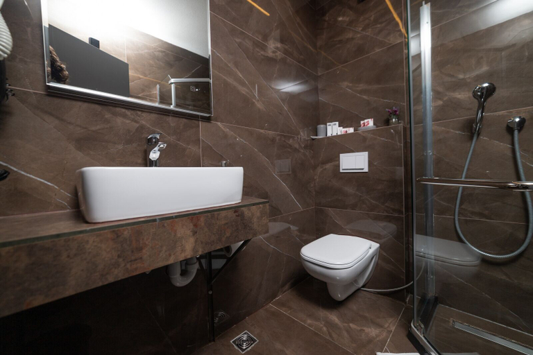 Bathroom 3, Hotel Opera, Priština