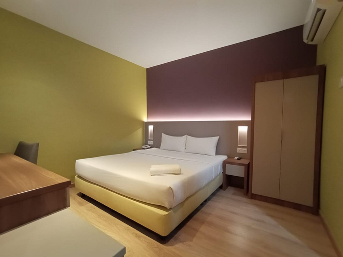 Yee Hotel Room Type - Deluxe King with No Window
