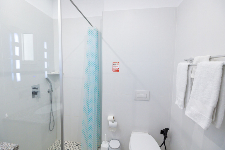 Bathroom 5, Hotel Beler, Vlorës