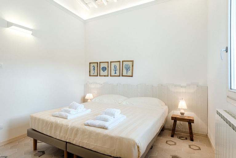 Giglio Oro by Mmega, Florence