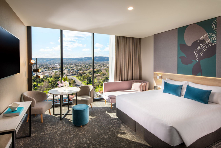 Bedroom 5, Crowne Plaza ADELAIDE, Adelaide