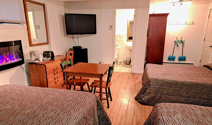 Bedroom 3, Motel Bonsoir, Joliette