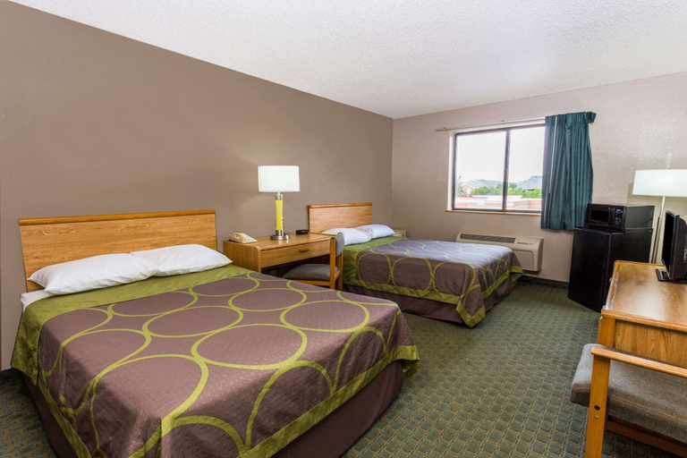 Bedroom 3, Super 8 by Wyndham St. Charles, Kane