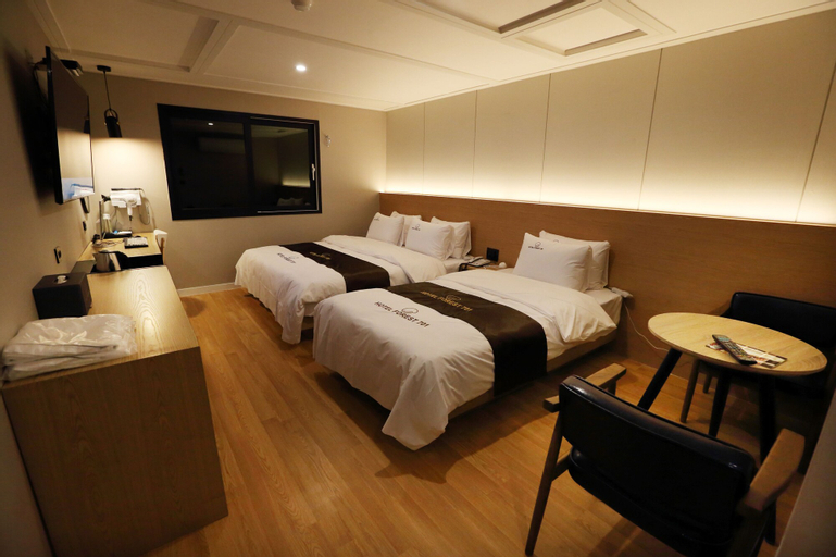Bedroom 25