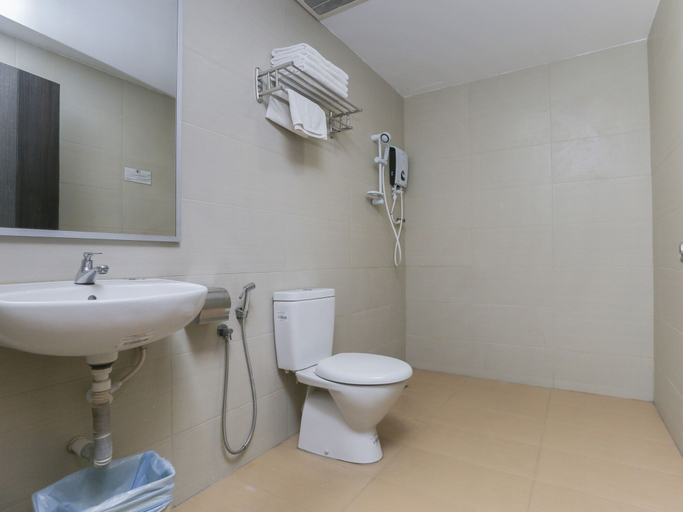Bathroom 4, OYO 89915 East Mount Hotel, Pontian