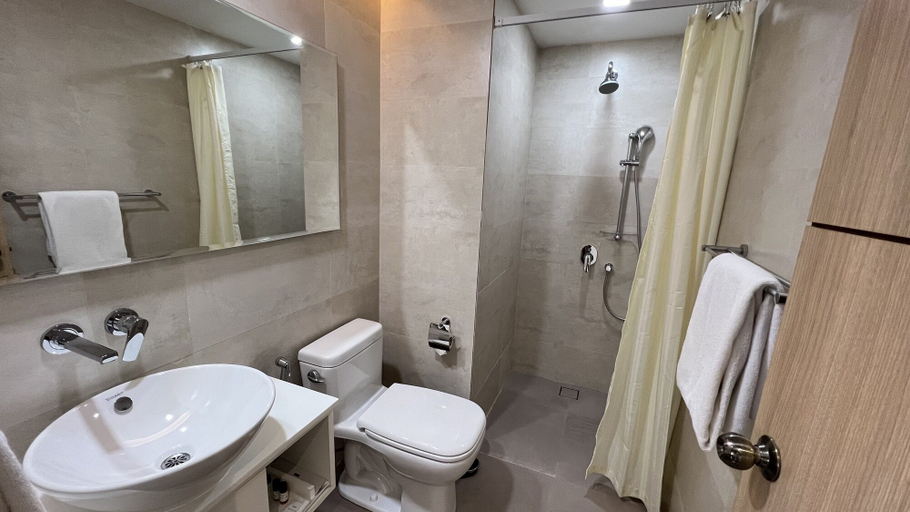 Bathroom 3, Aurora Boutique Hotel, Imphal West
