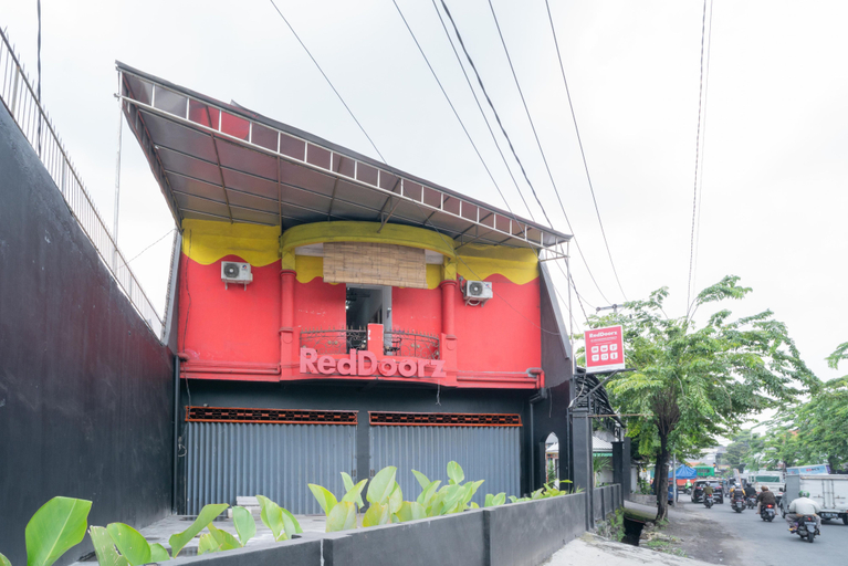 Exterior & Views 2, RedDoorz @ Tanjung Sari Surabaya, Surabaya