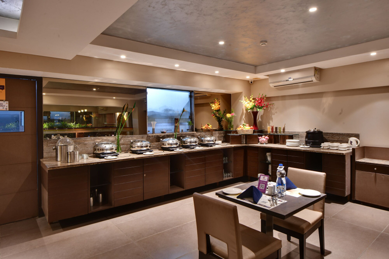 Food & Drinks 5, Click Hotel Vadodara, Vadodara