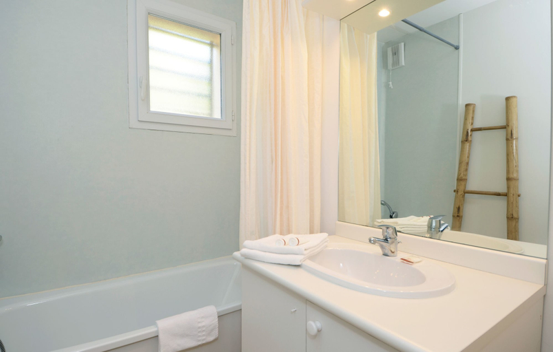 Bathroom, Résidence Les Bains d'Avène, Hérault