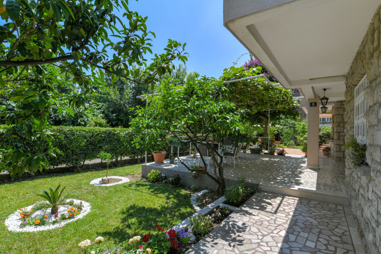 Others 5, Apartments Elena