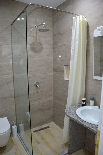 Bathroom 3, Hotel Beler, Vlorës