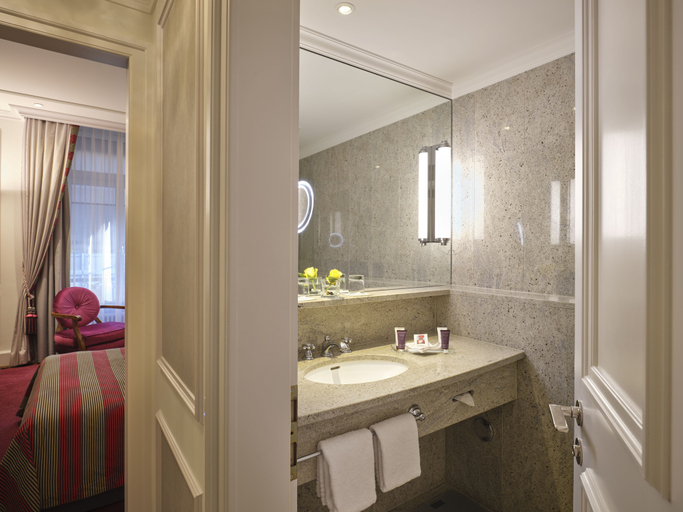 Bathroom 5, Hotel Schweizerhof Zürich, Zürich