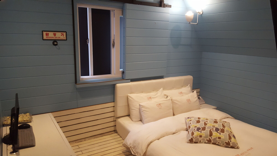 Bedroom 7