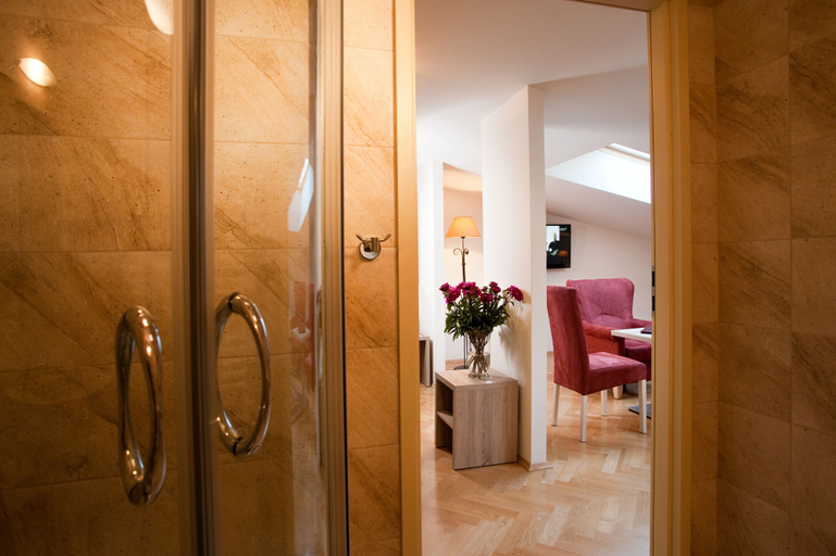 Bathroom 4, Hotel Santi, Kraków City