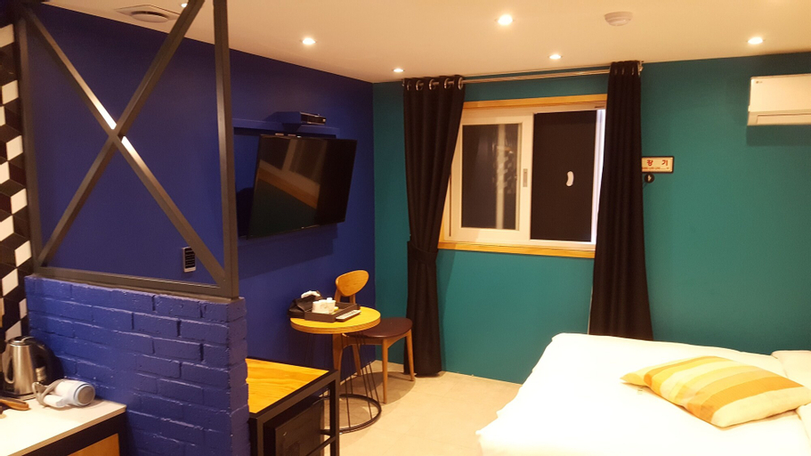 Bedroom 6