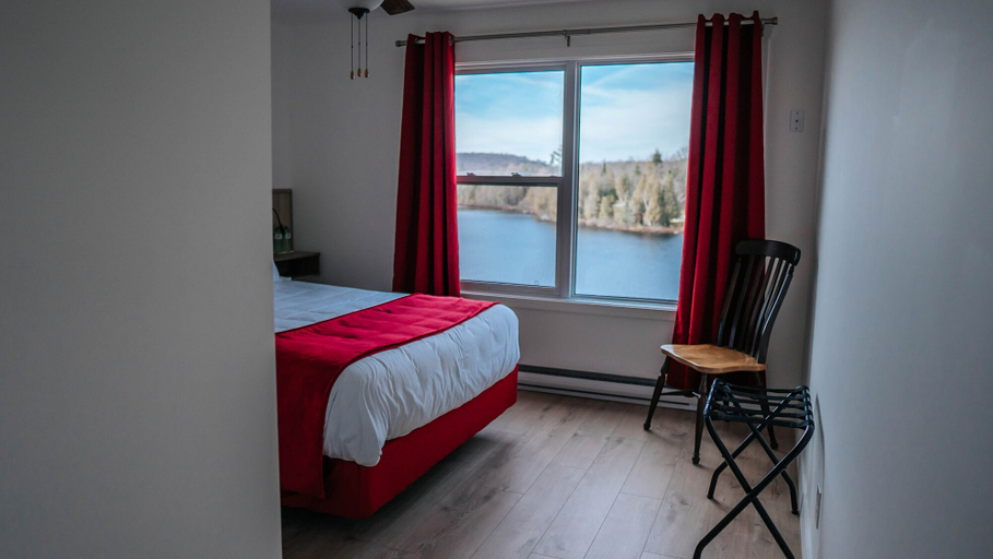 Bedroom 2, Auberge Lac du Pin Rouge, La Rivière-du-Nord