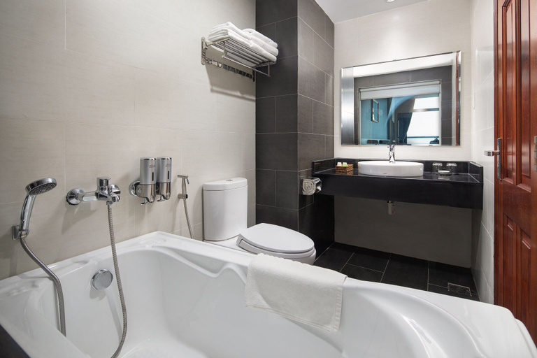 Bathroom 5, Nolis Hotel, Vũng Tàu
