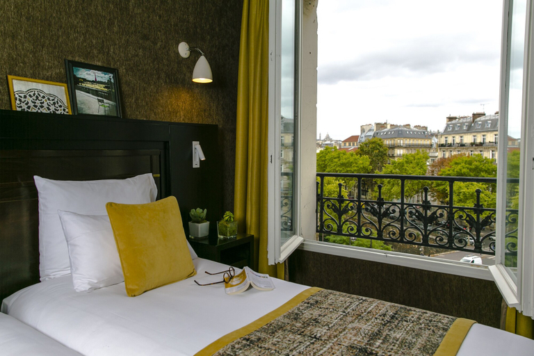 Bedroom 2, Neuville Arc de Triomphe, Paris