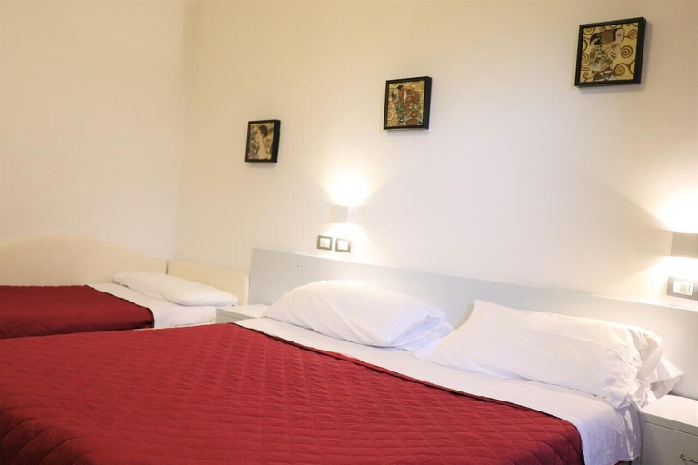 Bedroom 4, Hotel Morolli Rimini, Rimini