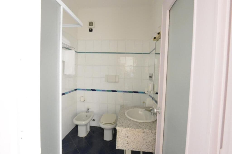 Bathroom 3, Hotel Tourist, Torino