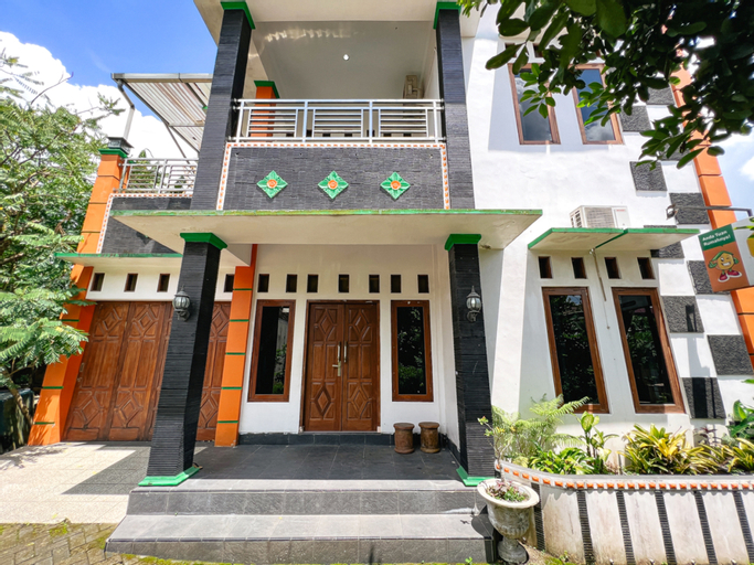 Exterior & Views 9