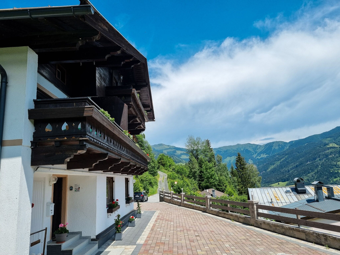 Exterior & Views 2, Apartments Bauernhof Birkhöfl by we rent, Zell am See