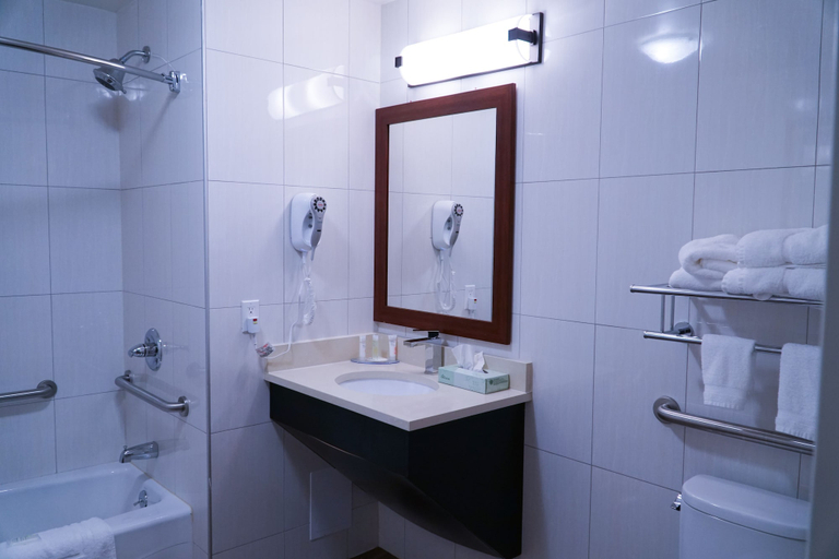 Bathroom 3, Hotel Mint JFK Airport, New York