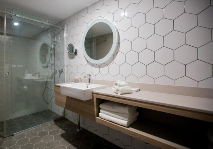 Bathroom 11