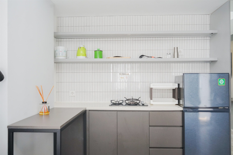 Private kitchen 2, Warm And Simply Studio Room At Urbantown Serpong Apartment, Tangerang Selatan