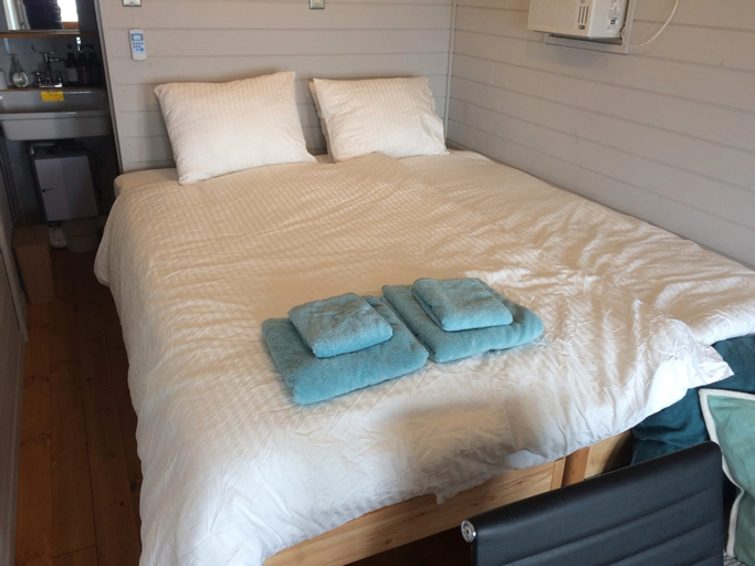 Bedroom 2, 絶景シーサイドナハマ-BBQとサウナ-海まで徒歩60秒w, Yokosuka