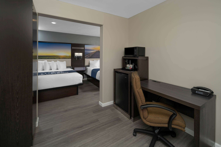 Bedroom 3, Days Inn by Wyndham Galt/Elk Grove South, Sacramento