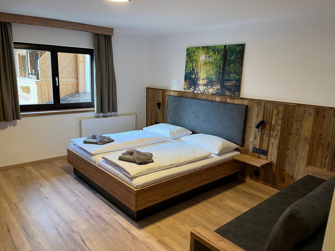 Bedroom 3, Eibinghof Bed & Breakfast, Zell am See