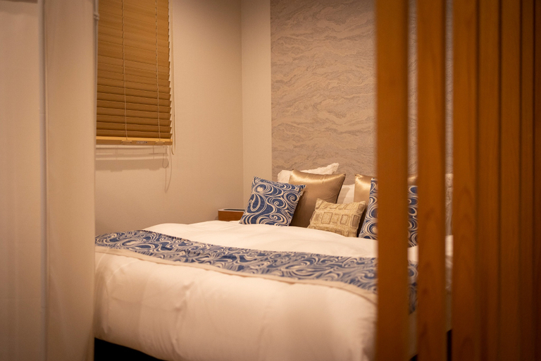 Bedroom 2, Neos Sanjo, Kyoto
