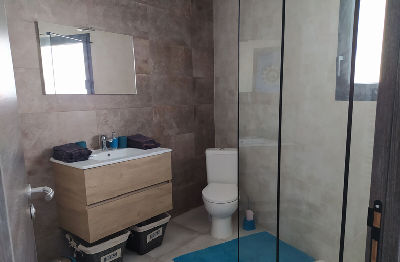 Bathroom, Les garrigues Ensoleillées, Aude