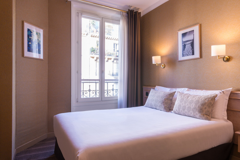 Bedroom 3, Paris France, Paris
