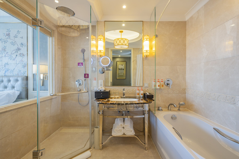 Bathroom 5, Crowne Plaza ZHENGZHOU by IHG, Zhengzhou