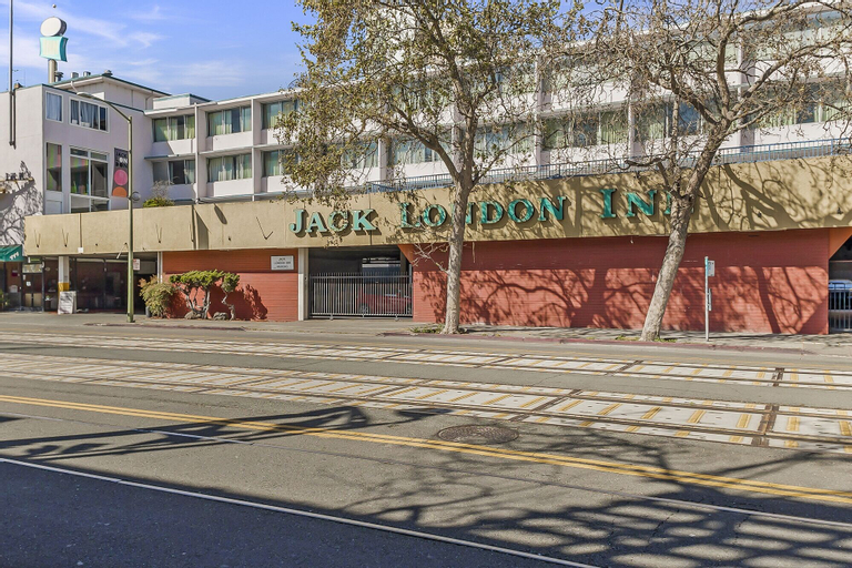 Exterior & Views 2, Jack London Inn, Alameda