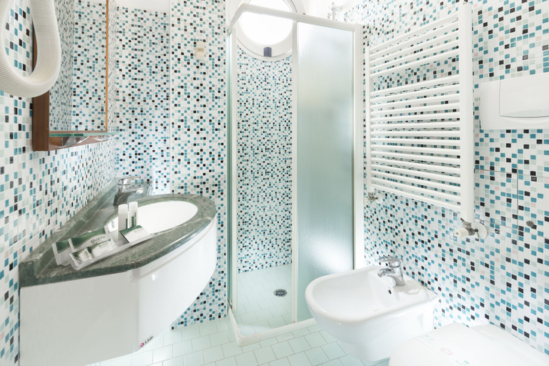 Bathroom 5, Residence Queen, Rimini