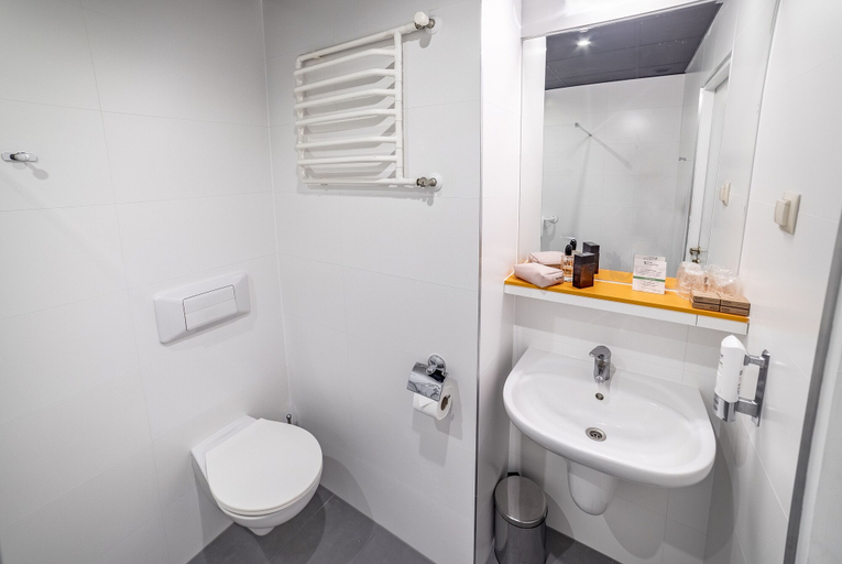 Bathroom 4, Hotel Victoria, Lublin City